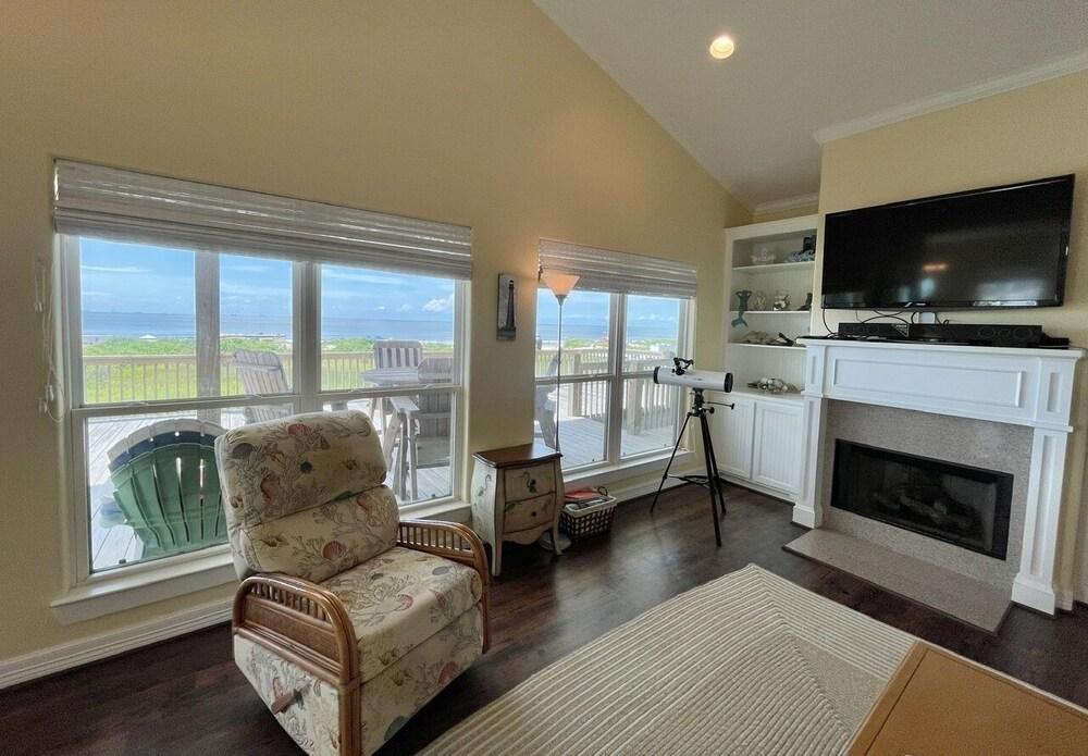 Beachy Beach 3 Bedroom Home by Redawning