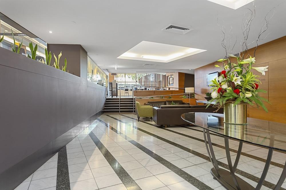 Clarion Suites Gateway Lobby