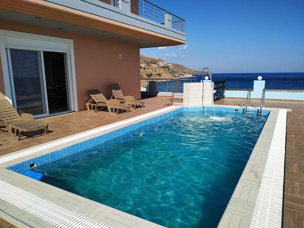 Luxurious Villa Paradise PRIVATE BEACH