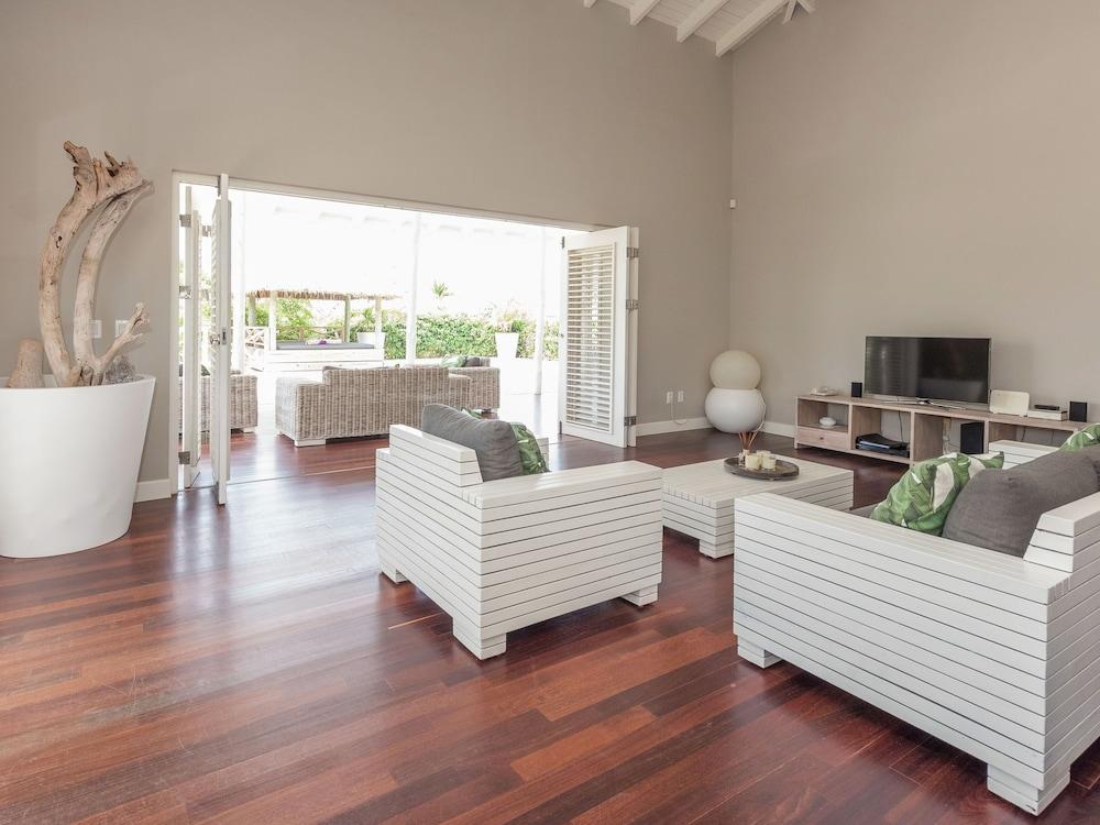 Beautiful Villa With Private Pool Within Walking Distance of Jan Thiel Beach on Curacao Living Room