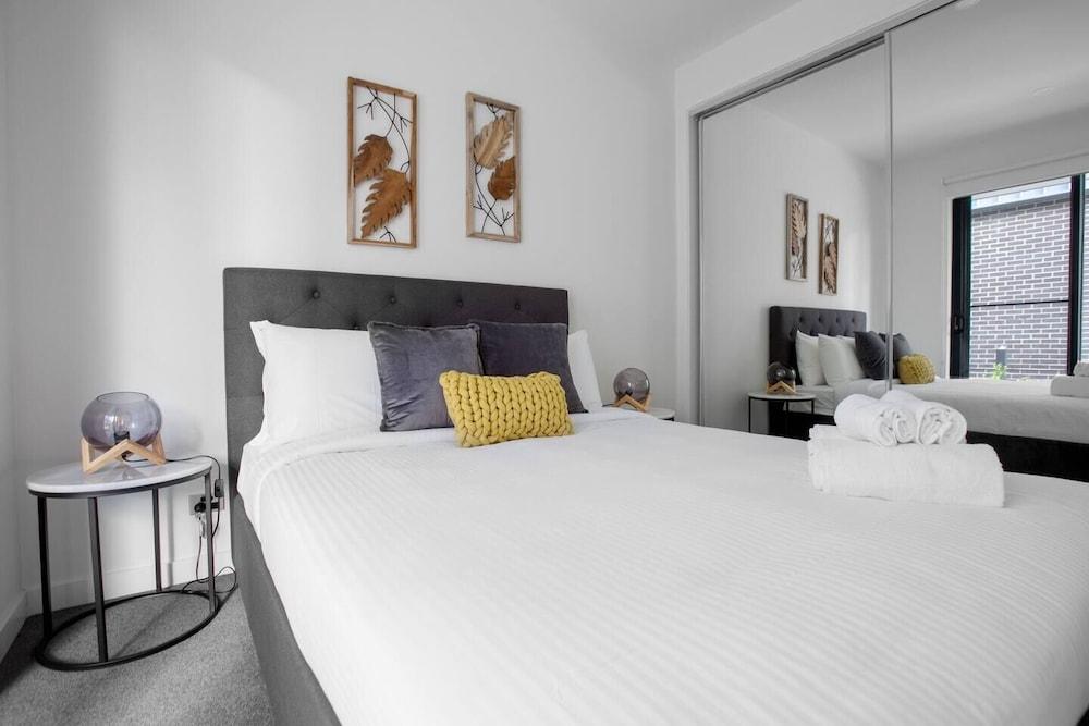Elegant Stylish Living@mooneeponds Wifi/parking Room
