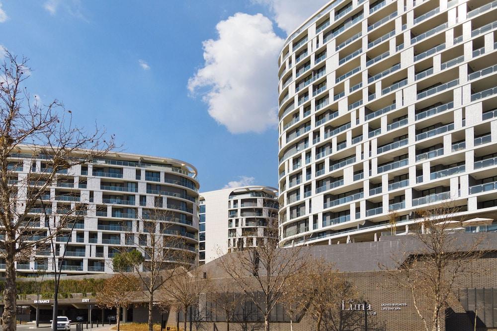 Ellipse Waterfall 31002