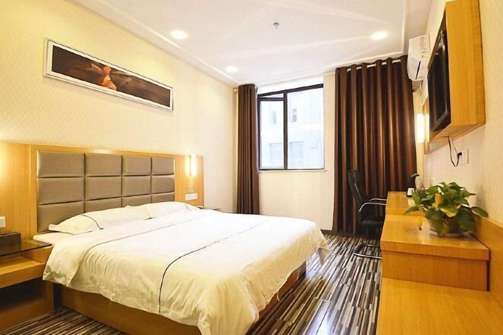 Kaiyue Hotel (Wuhan Vanke Emerald Binjiang)