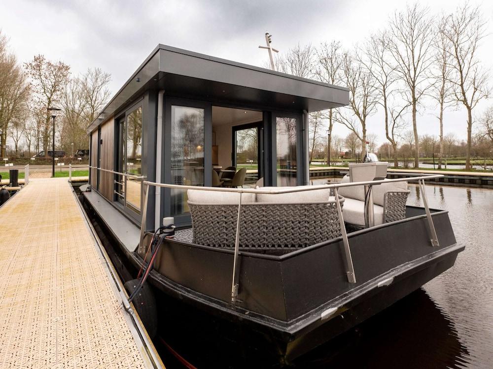Houseboat in Offingawier With Sea View
