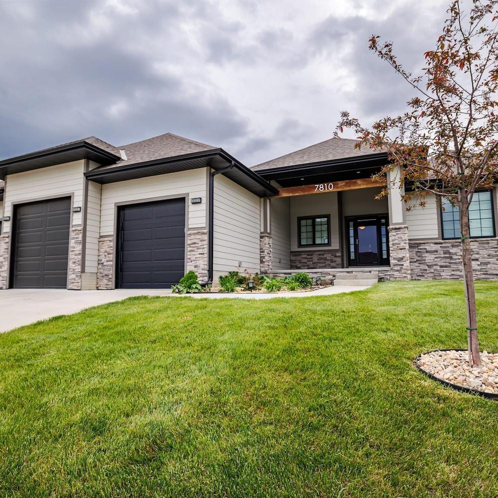 Luxury Retreat Modern 5BR Ranch in Bennington