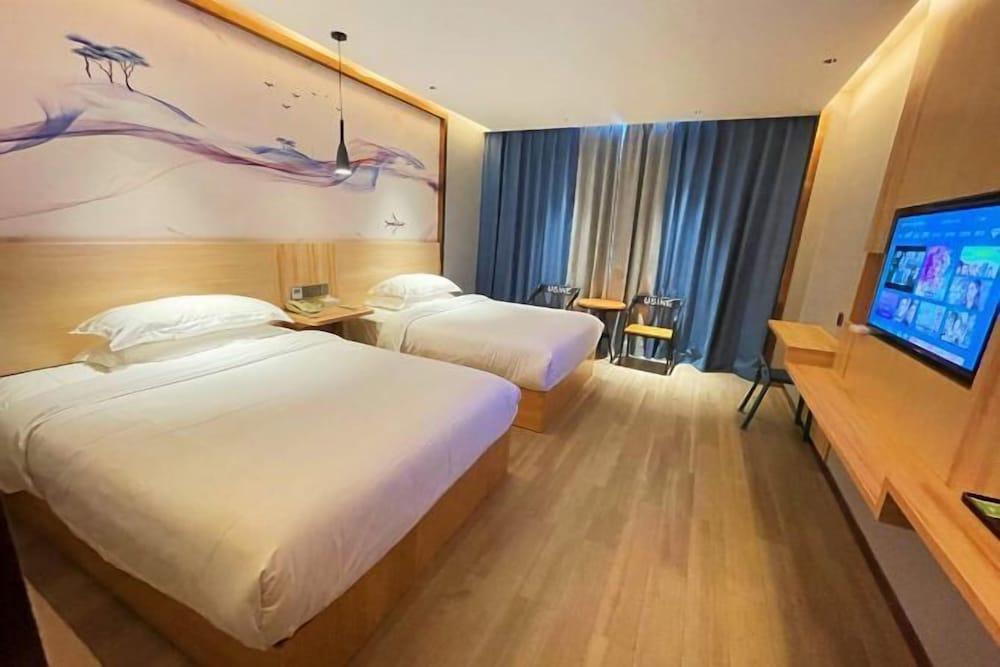 Shuiyue Qinghua Hotel