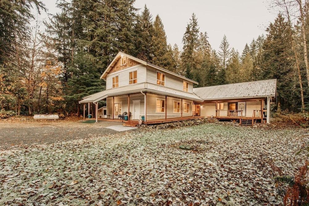 42mf - Wifi - Hot Tub - Bbq 2 Bedroom Home by Redawning
