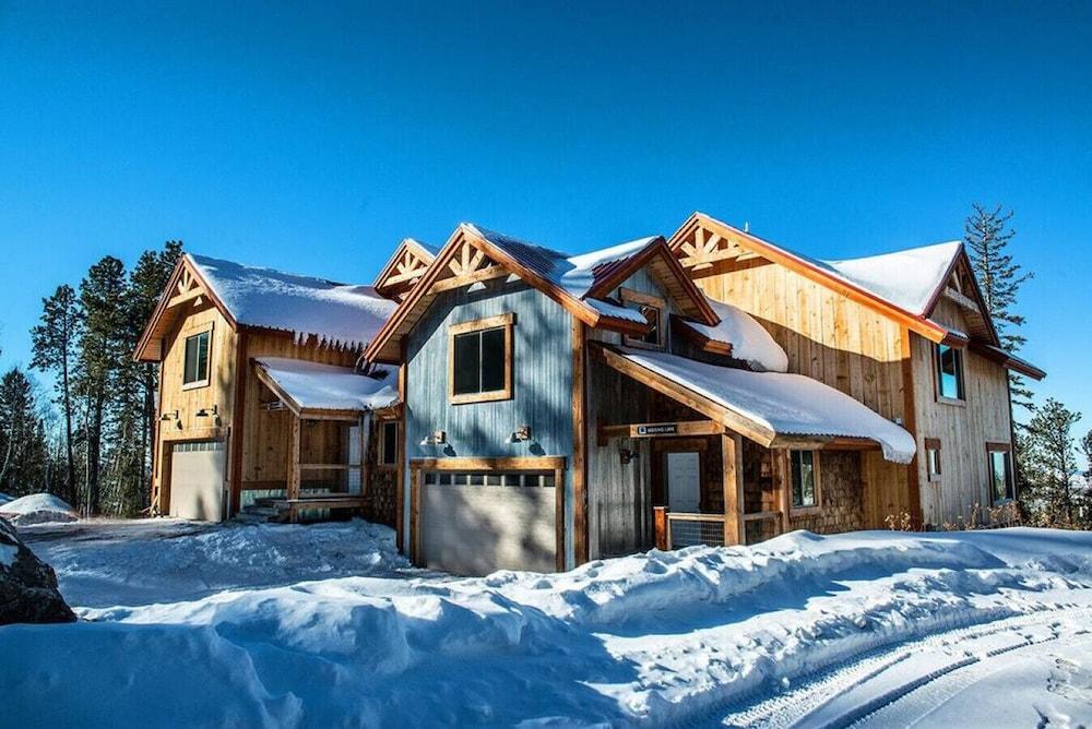 4BR Missing Link Chalet at Terry Peak With Hot Tub