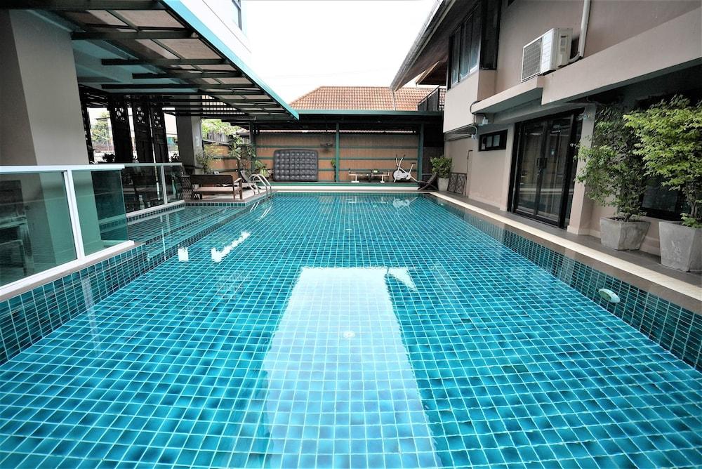 Baan Tanwa - MRT Ratchadapisek - Outdoor Pool