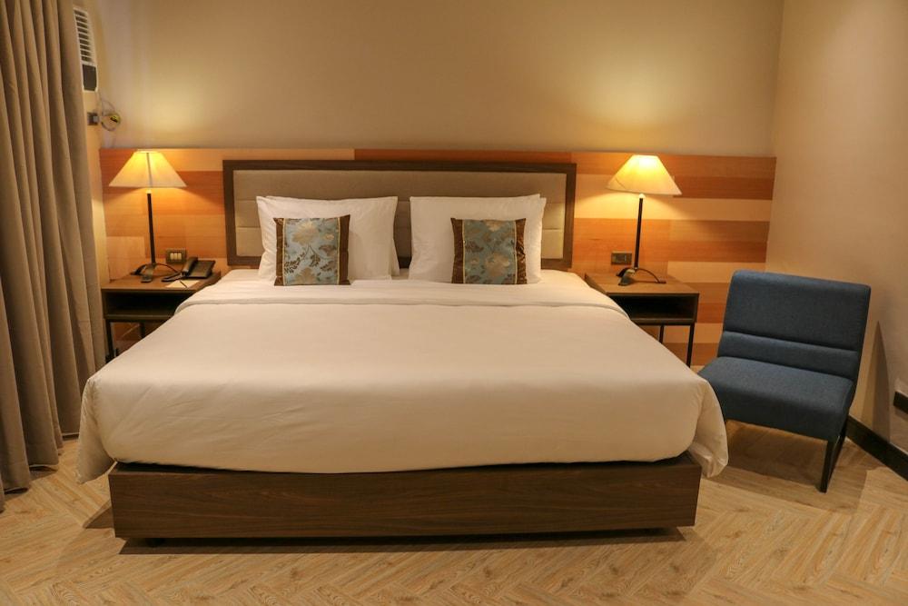 Acacia Hotel Bacolod - Room