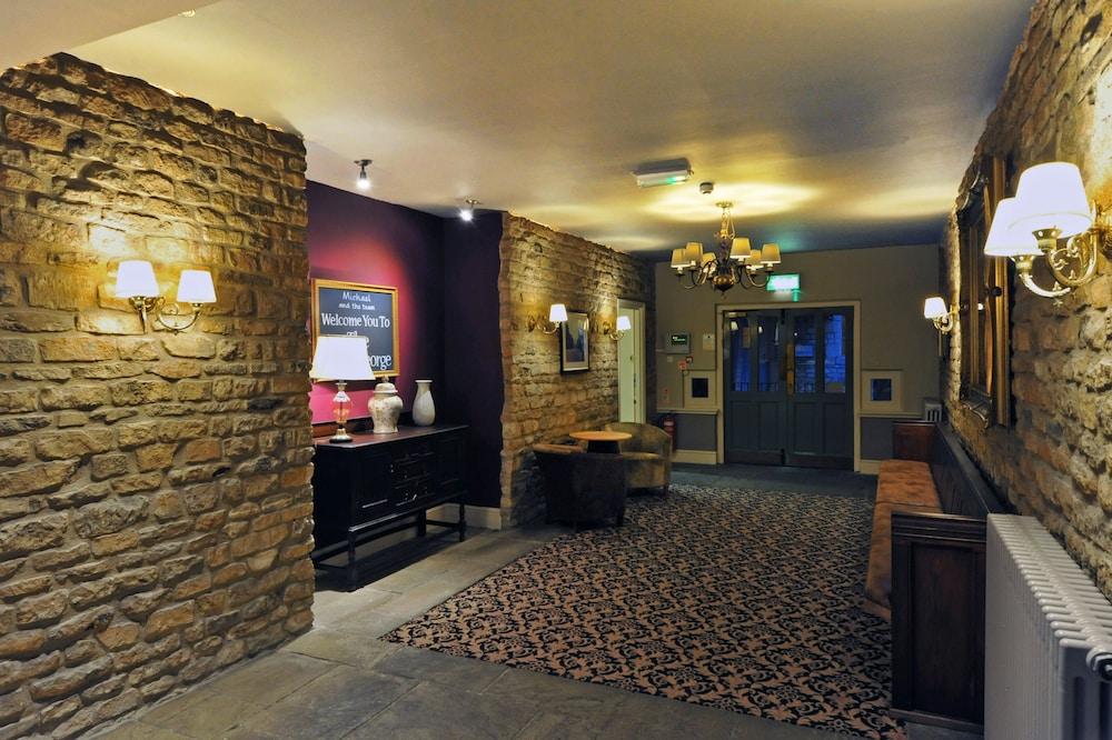 The Royal George Birdlip by Greene King Inns - Lobby Lounge