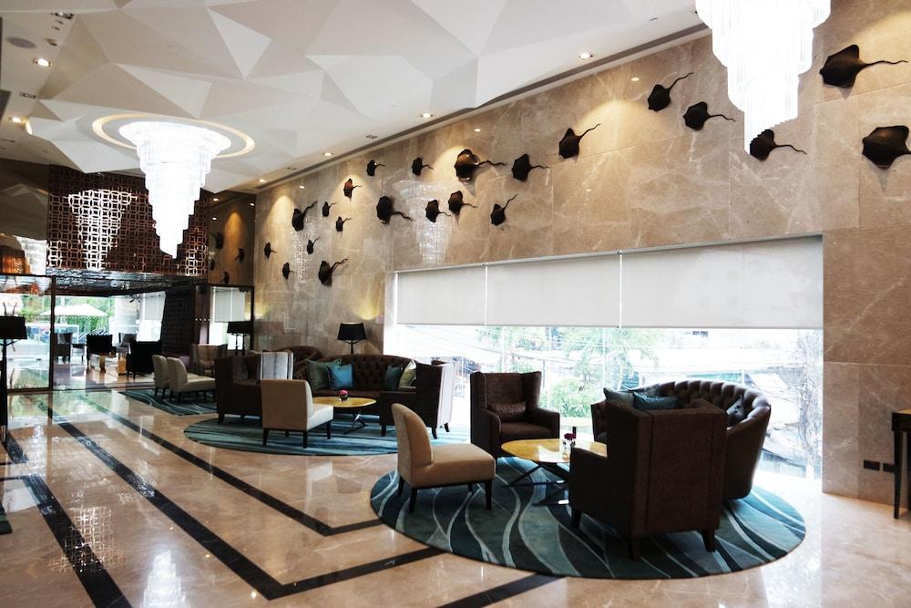 The Legend Residences Pattaya - Lobby Sitting Area