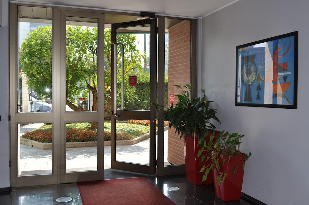 Residence Le Corti - Interior Entrance
