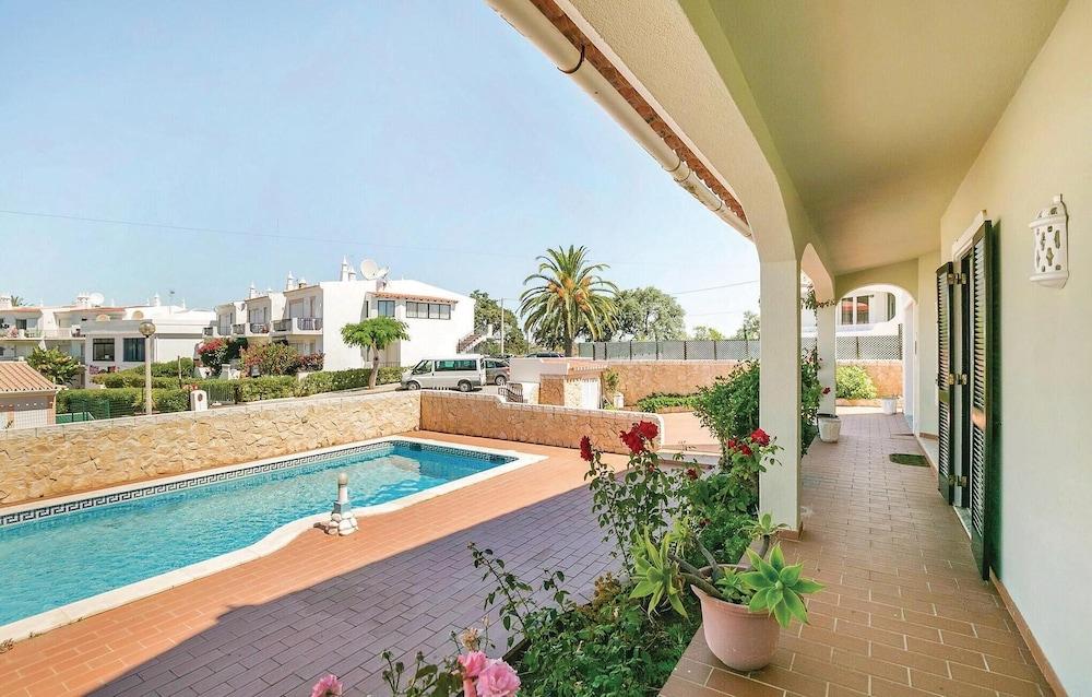 Awesome Home in P-8200-569 Albufeira With Wifi and 4 Bedrooms - null