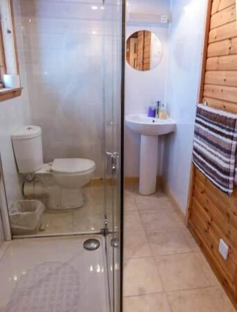 Strathavon Chalet - Bathroom