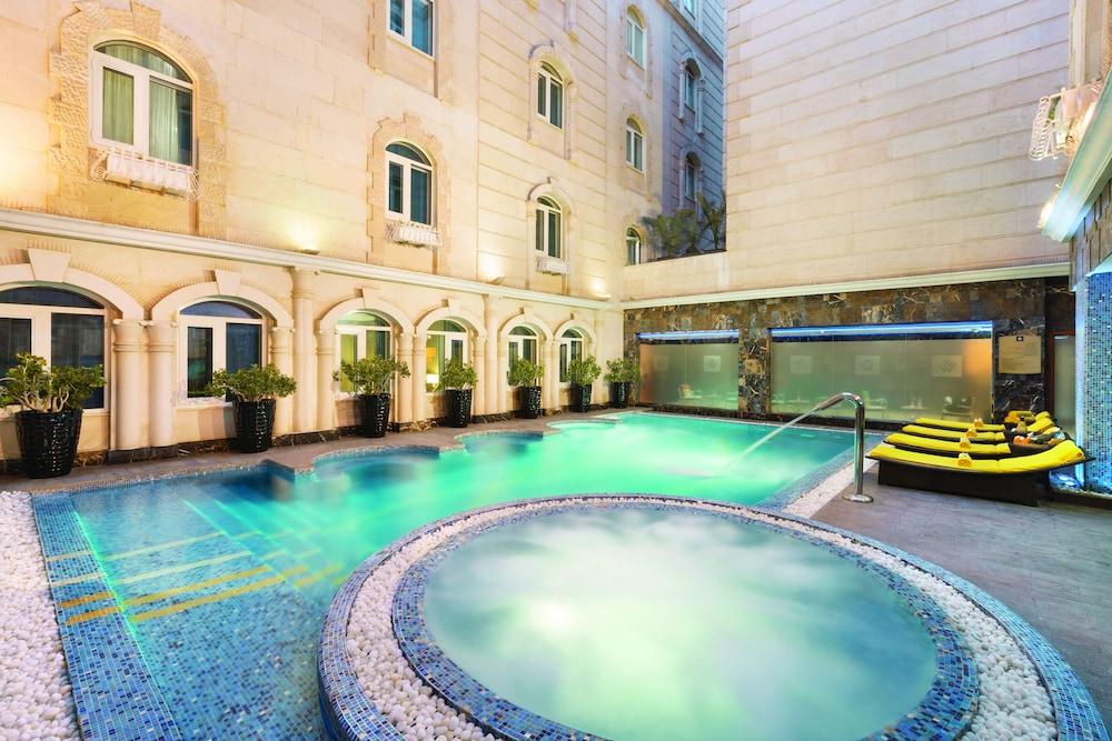 جراند ريجنسي الدوحة - Outdoor Pool