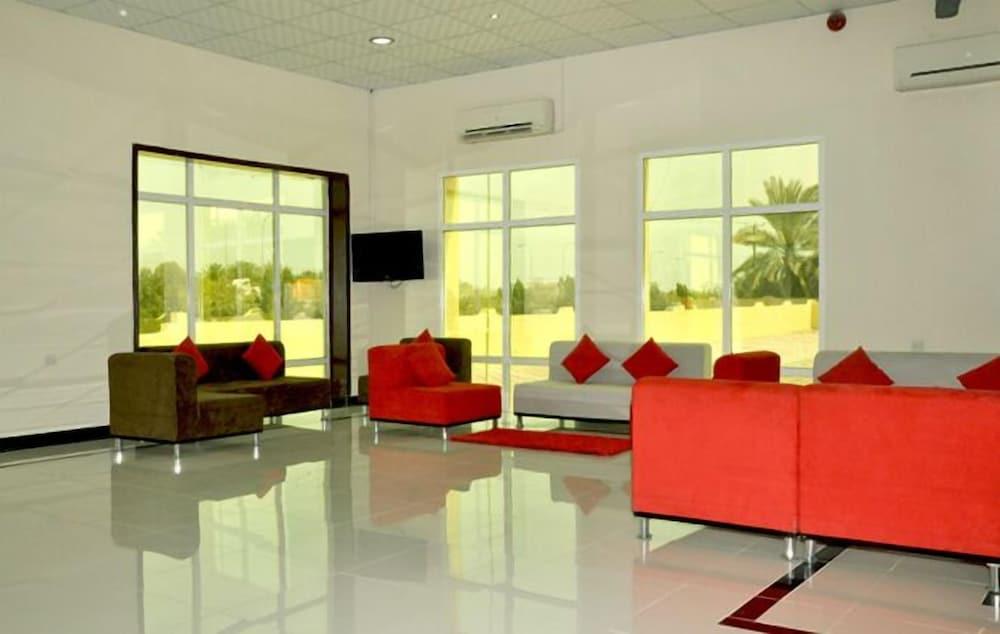 Al Multaqa Hotel - Lobby Sitting Area