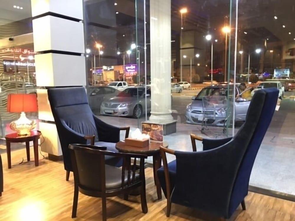 Taleen AlSahafa Hotel Apartments - Lobby Sitting Area