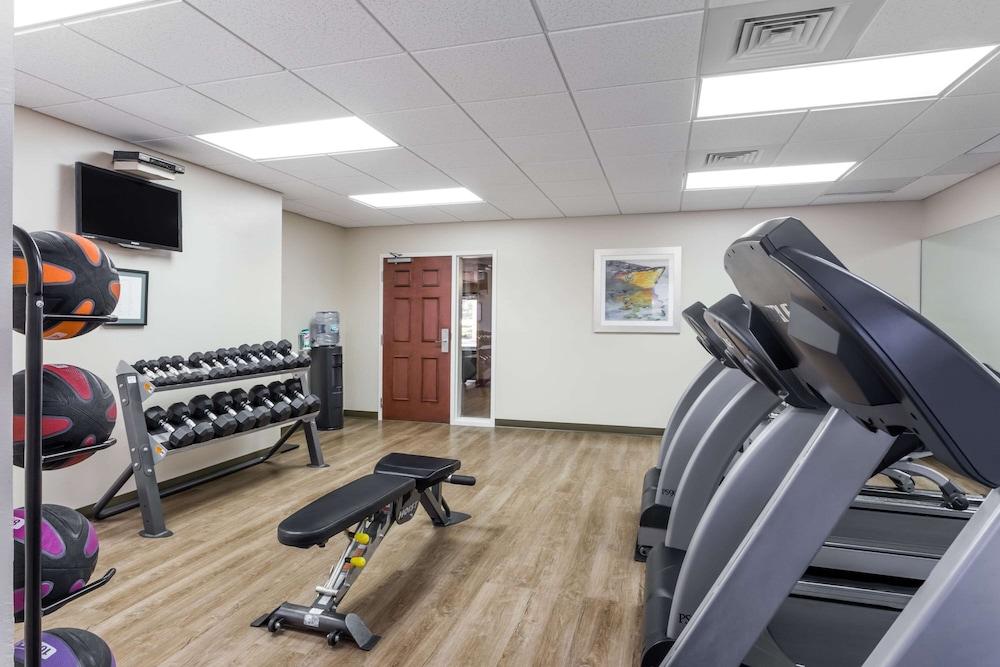 Hawthorn Suites by Wyndham Naples Pine Ridge - Fitness Facility