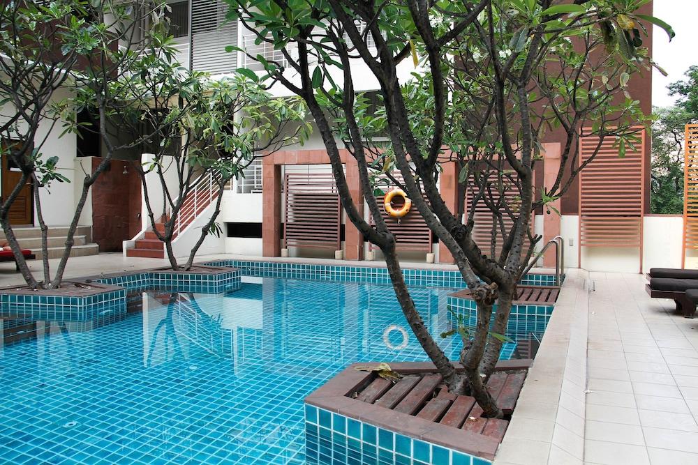 FuramaXclusive Sathorn, Bangkok - Outdoor Pool