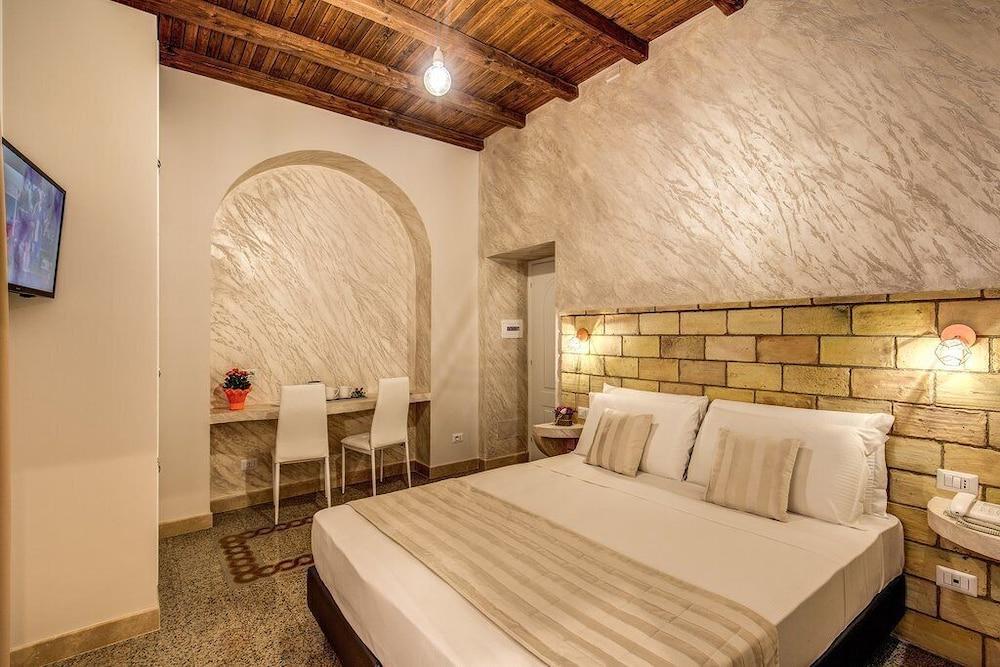 Colosseo Accomodation Room Guest House - Featured Image