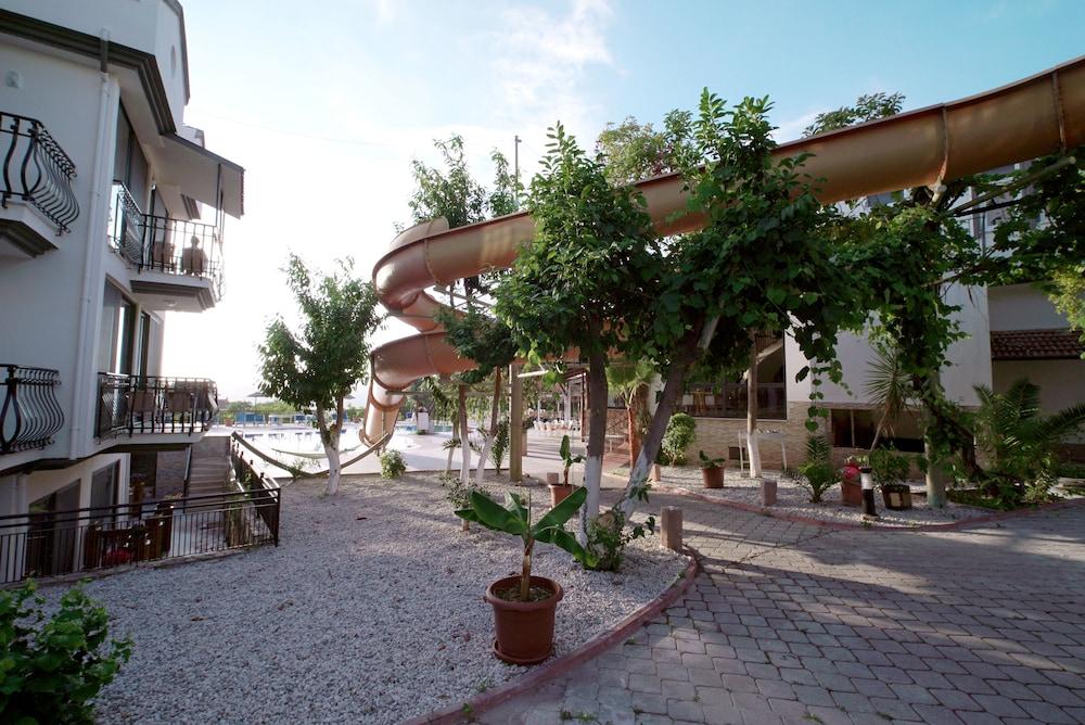 Seyir Village Hotel - Property Grounds