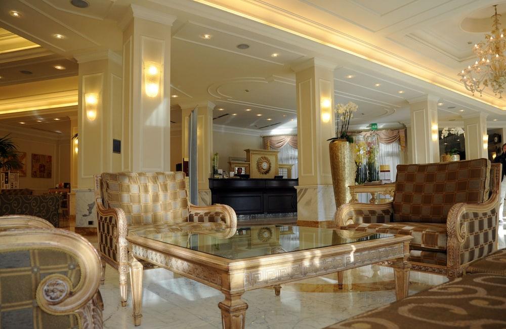 Grand Visconti Palace - Lobby Sitting Area