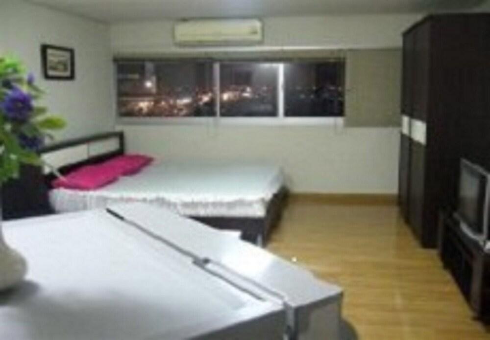 Room in Condo - Impact Don Mueang Bangkok Guest House - Room