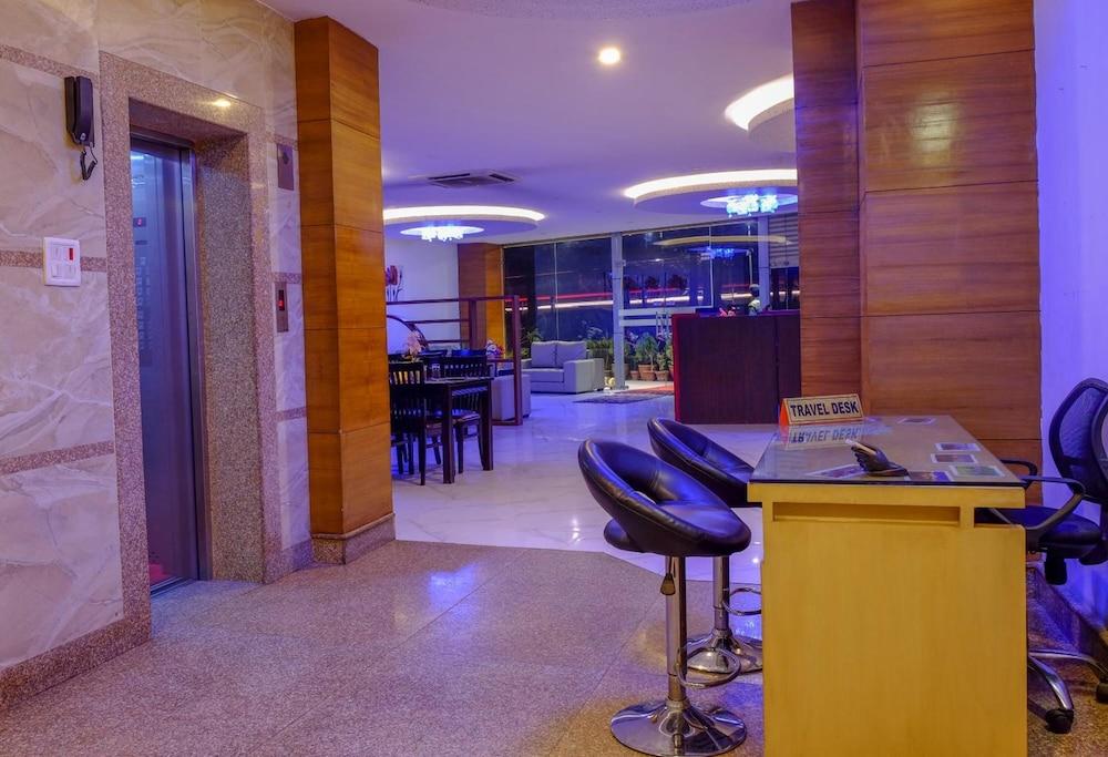 Regal Airport Hotel - Lobby