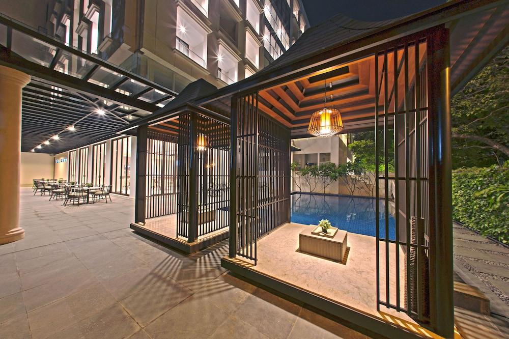 Royal Padjadjaran Hotel - Outdoor Pool