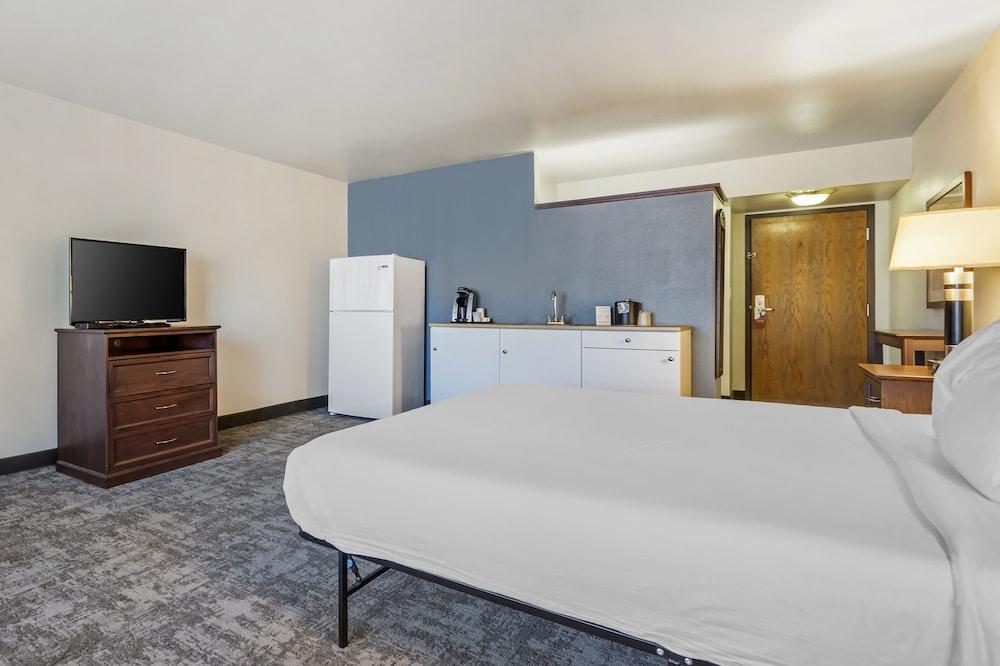 Seaport Inn and Suites - Room