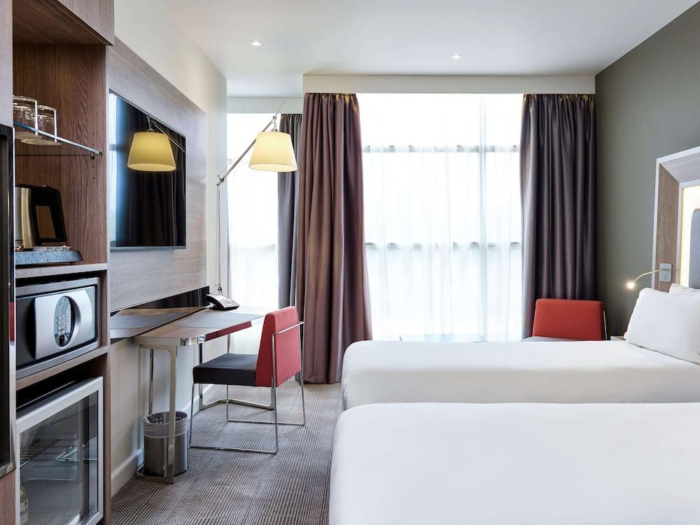 Novotel London Heathrow Airport T1 T2 and T3 - Room