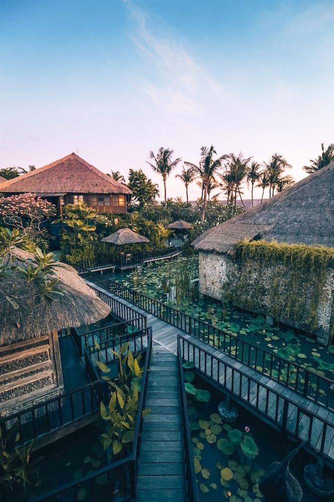 Hotel Tugu Bali - Property Grounds