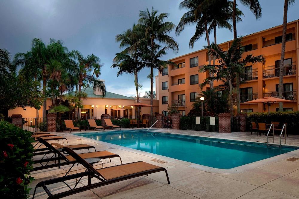 Sonesta Select Miami Lakes - Outdoor Pool