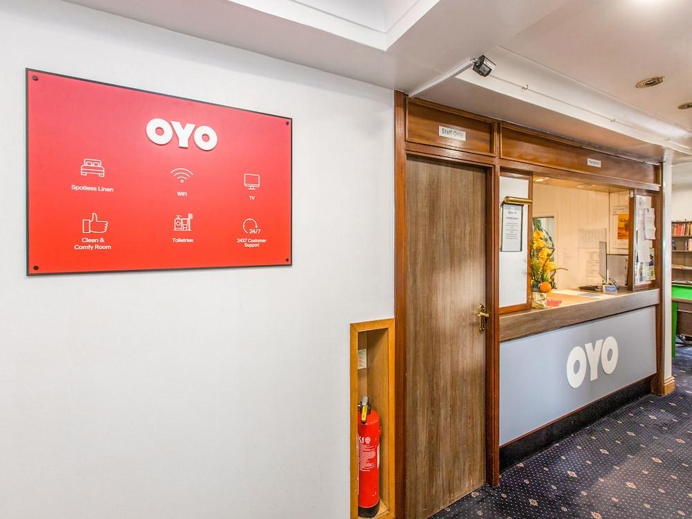 OYO Stade Court Hotel - Reception