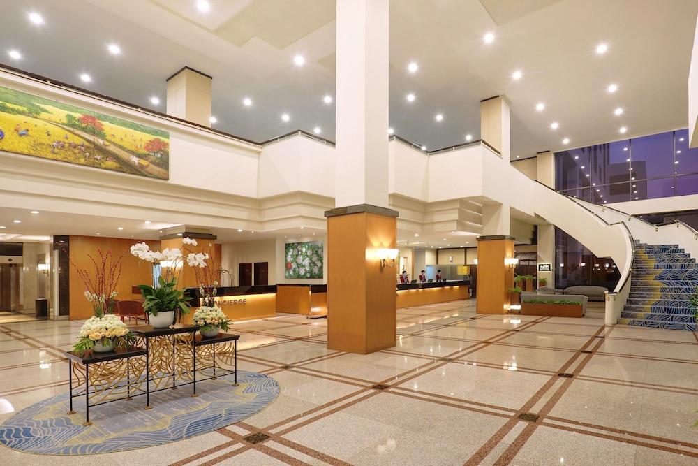 Century Park Hotel - Lobby
