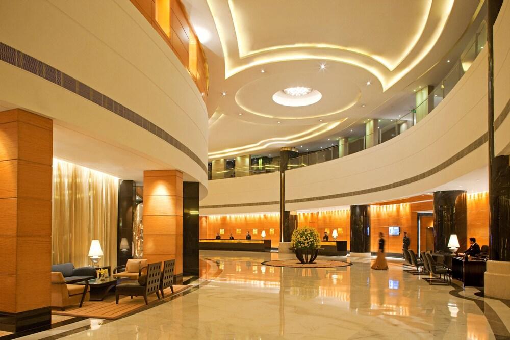 Radisson Blu Plaza Delhi Airport - Lobby