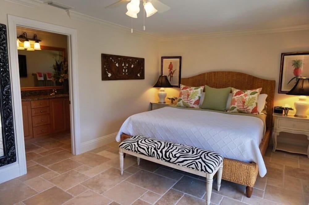 NP100TH 712 3 Bedroom Holiday Home by Marco Naples Vacation Homes - Room