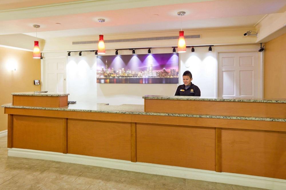 La Quinta Inn by Wyndham Chicago O'Hare Airport - Featured Image
