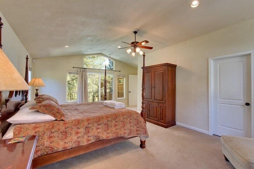 1261 Country Club Drive - Room