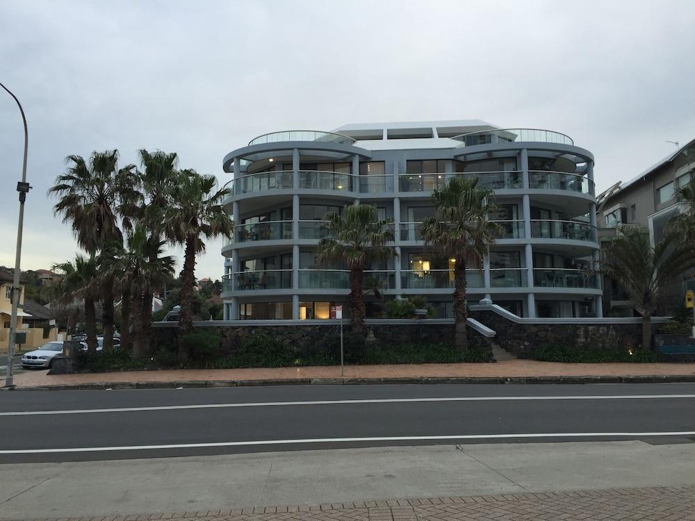 Manly Surfside Holiday Apartments - Featured Image