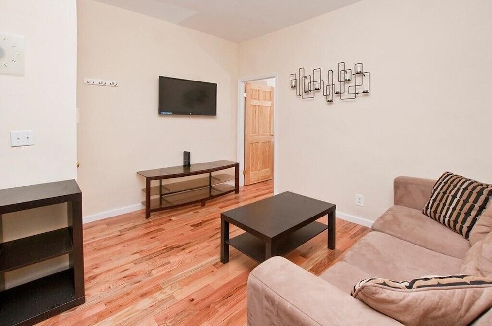 Upscale Newly Renovated 2 BR on Midtown East - Featured Image