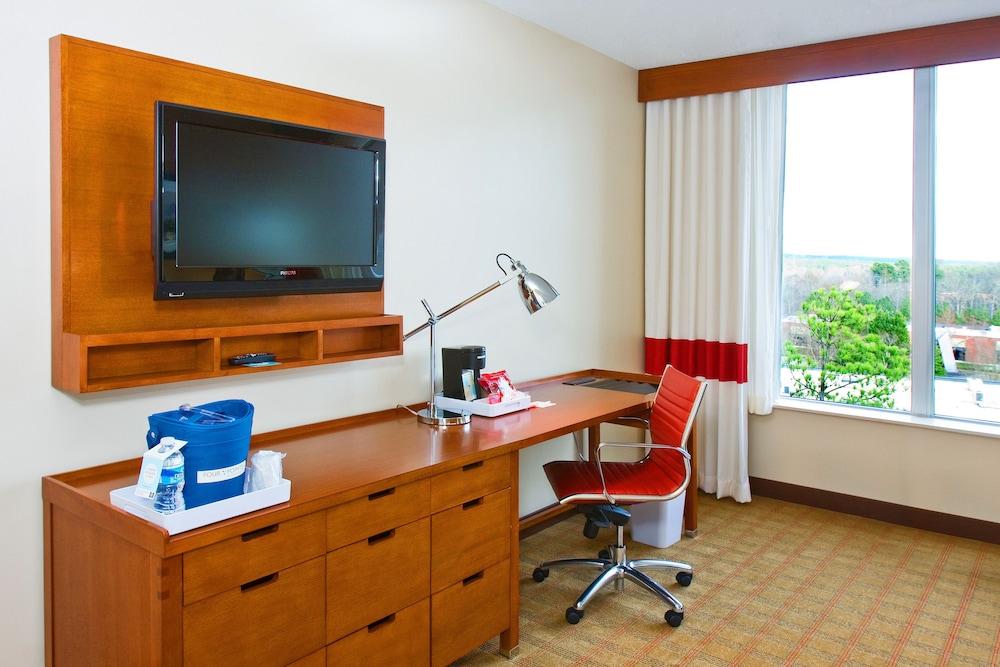 Four Points By Sheraton Raleigh Durham Airport - Room