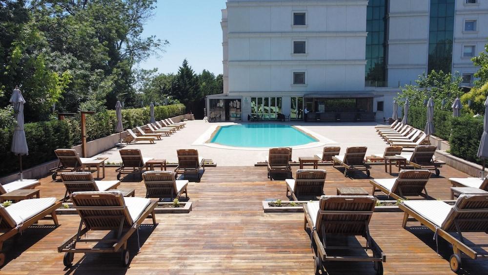 Cevahir Hotel Istanbul Asia - Outdoor Pool