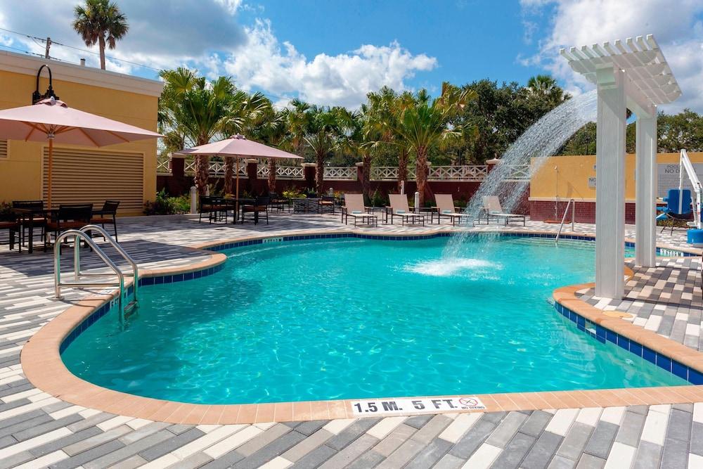 Courtyard by Marriott DeLand Historic Downtown - Waterslide