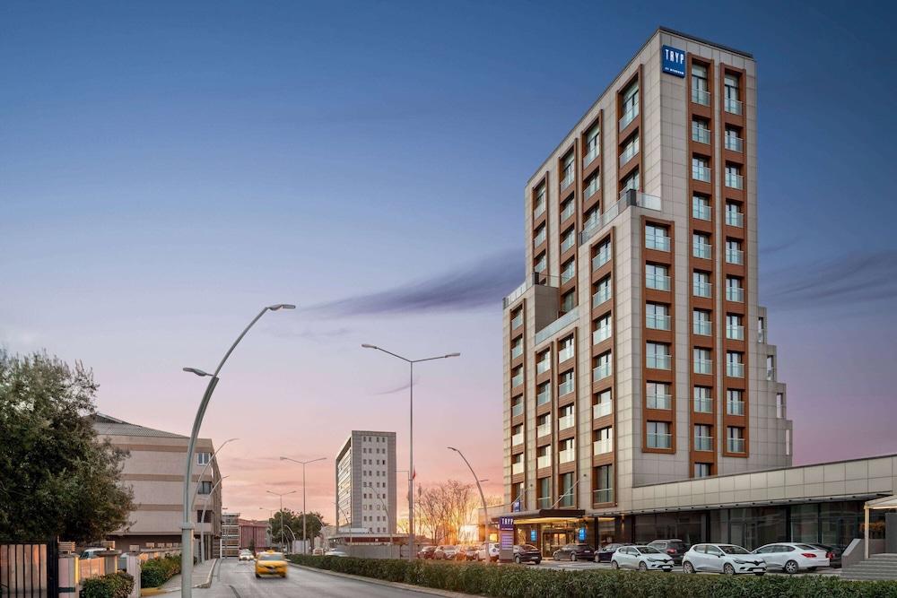 Tryp by Wyndham Istanbul Topkapi - Featured Image