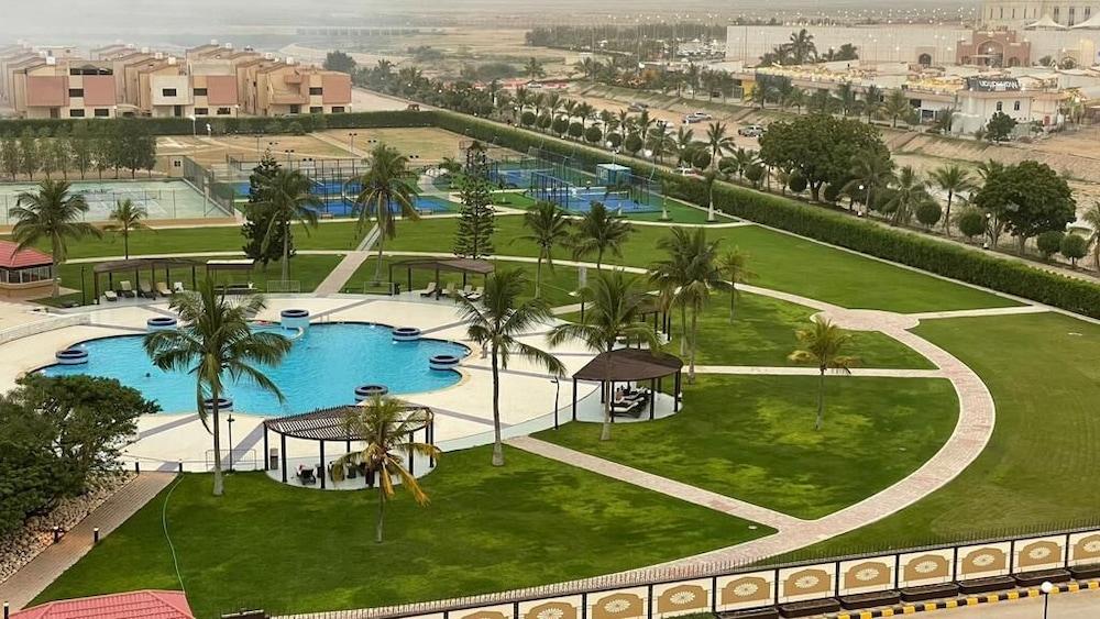 Hamdan Plaza Hotel - Outdoor Pool