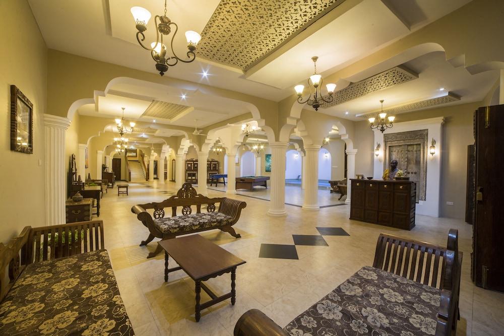 Tembo Palace Hotel - Lobby Sitting Area