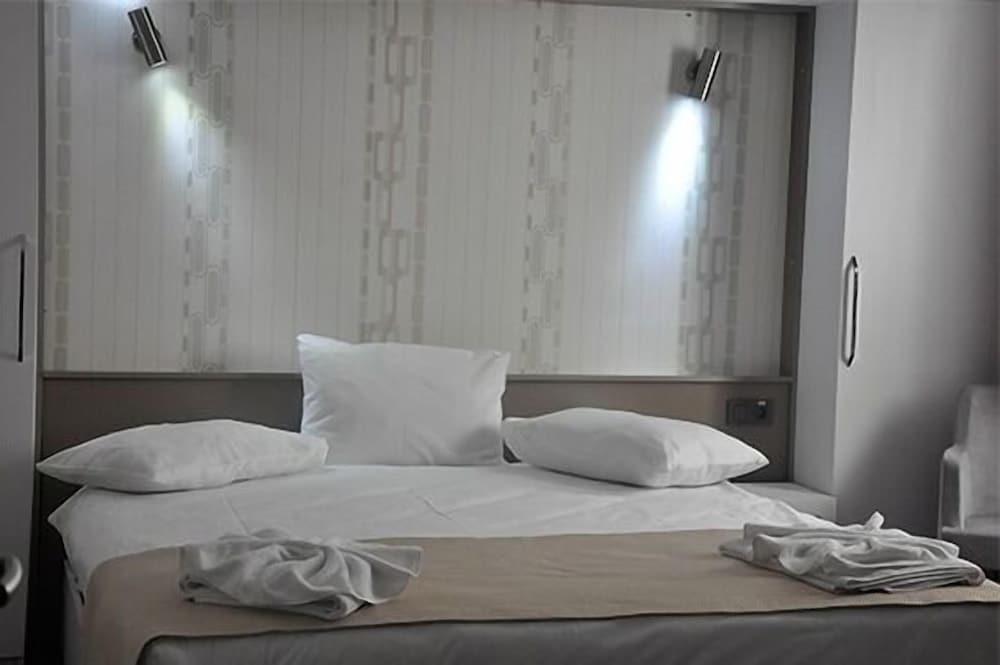 Royal Ramblas Resort & Spa Hotel - Room