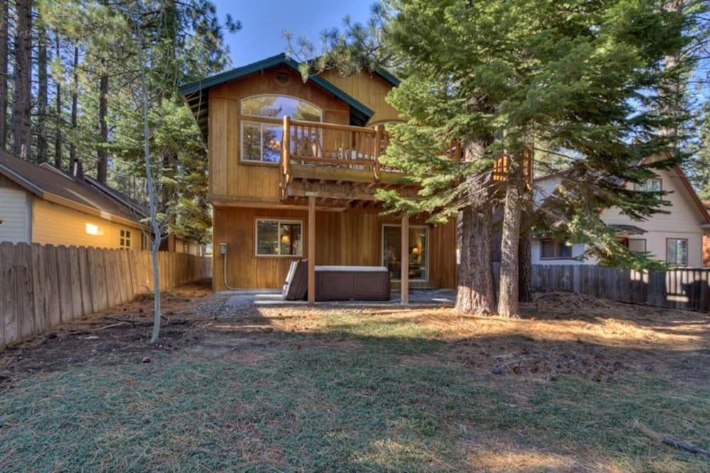 Private Hot Tub, Close to Tahoe's Famous Beaches - BBQ/Picnic Area